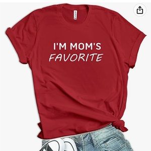 I am selling this cute red shirt that says I am mom’s favorite